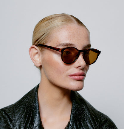 Demi Tortoise Round Unisex UV400 Sunglasses | A.KJÆRBEDE Marvin