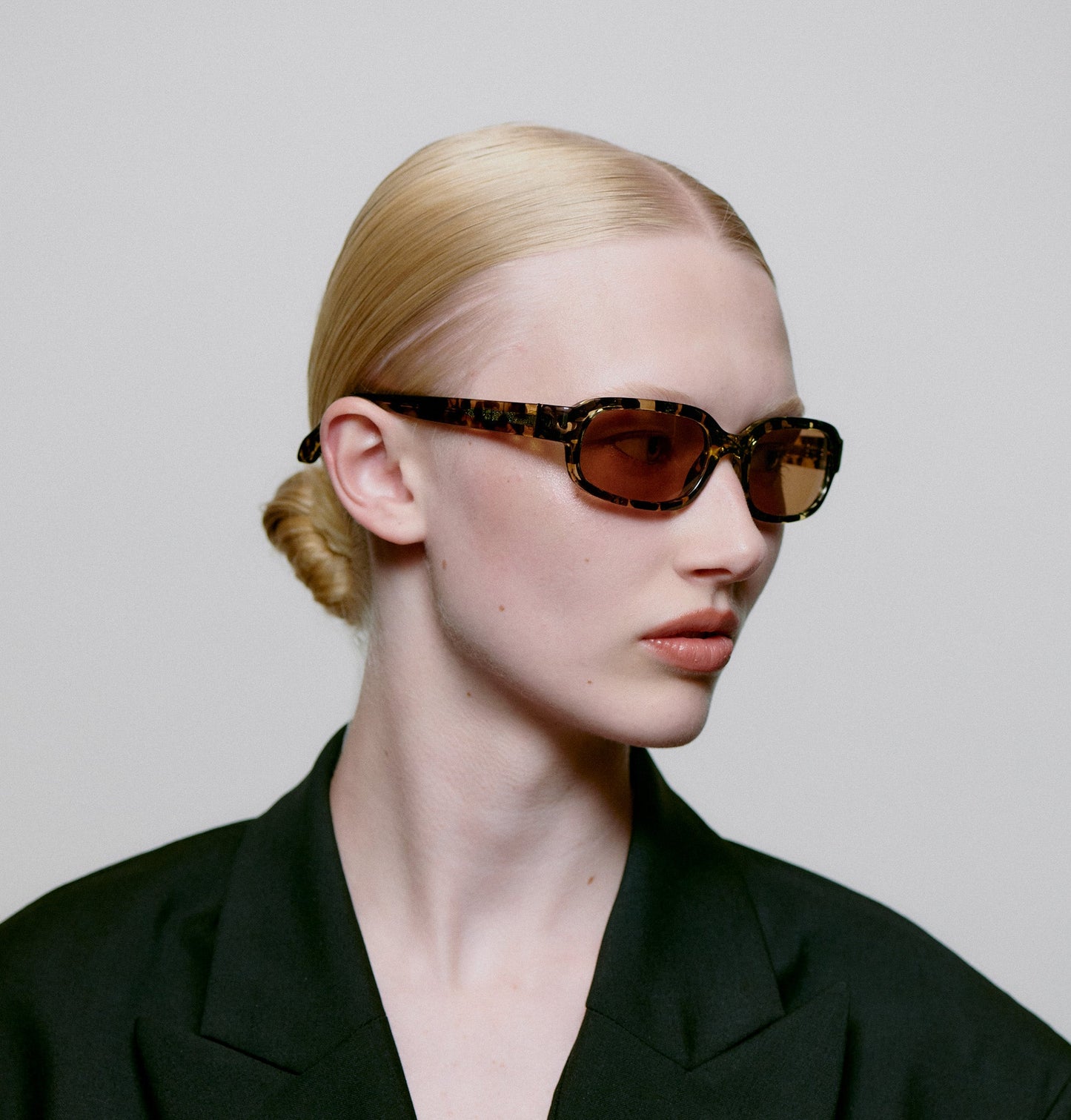 A.KJÆRBEDE WILL Sunglasses l Black Yellow Tortoise Slim Frame