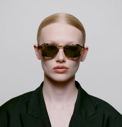A.KJÆRBEDE (AKJAERBEDE) Zan Sunglasses | Coquina Tortoise Frame, Green Lens