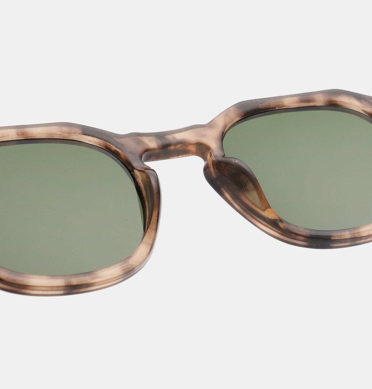 A.KJÆRBEDE (AKJAERBEDE) Zan Sunglasses | Coquina Tortoise Frame, Green Lens