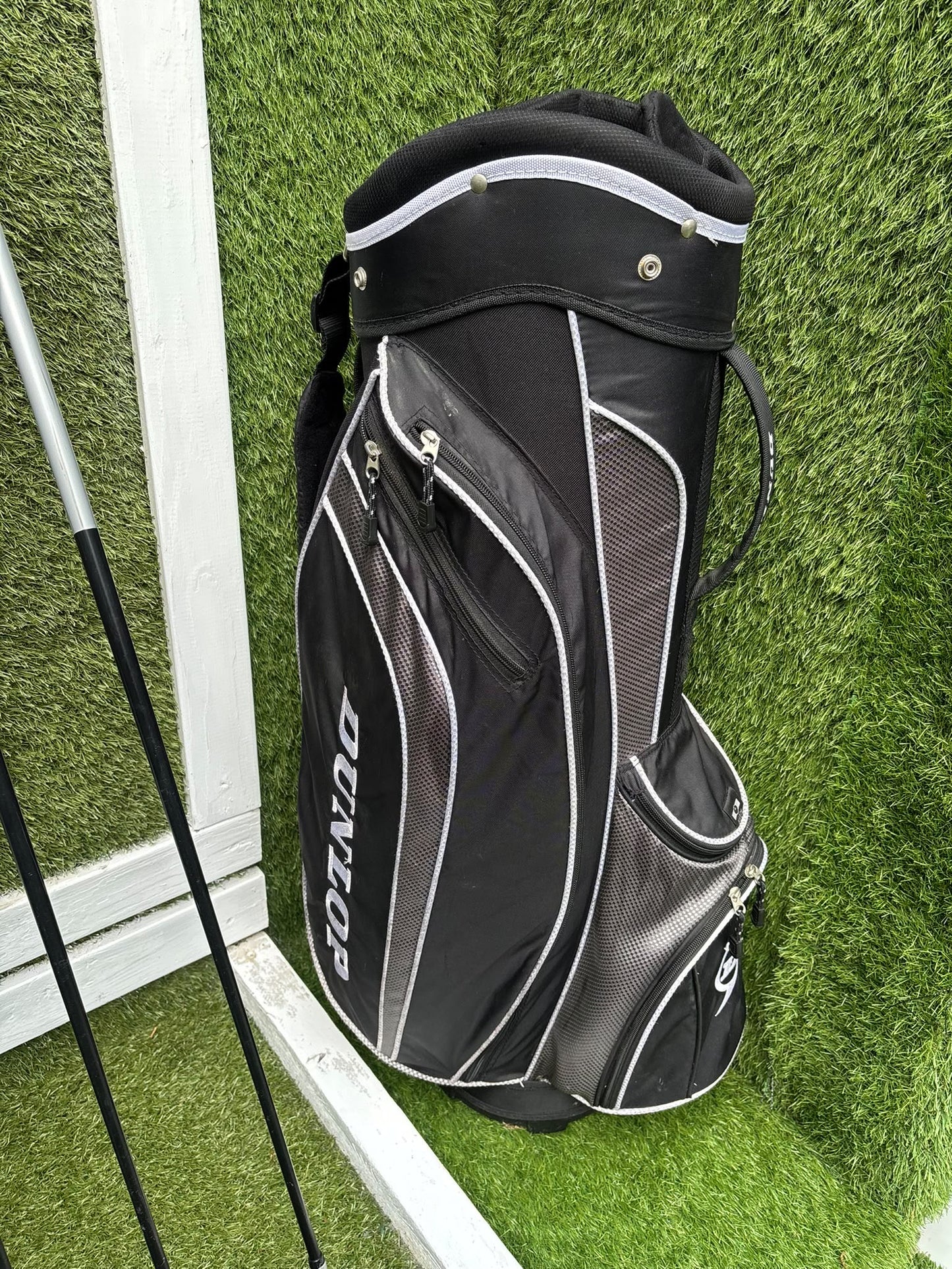 Dunlop MAX Complete Golf Set – 420cc Titanium Driver, Matching Irons & Dunlop Bag