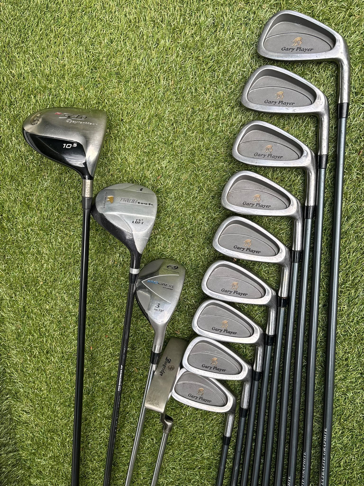 Gary Player Gran-Prix Complete Golf Set – TaylorMade R540 Driver & Wilson Staff Stand Bag