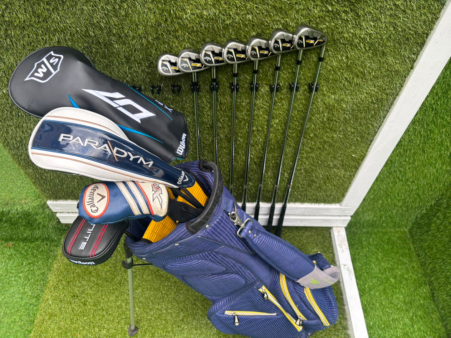 Callaway Irons, Wilson D9 Driver, Callaway Paradym X 3 Wood, Callaway X Hybrid, Wilson Infinite Putter & OUUL Premium Stand Bag
