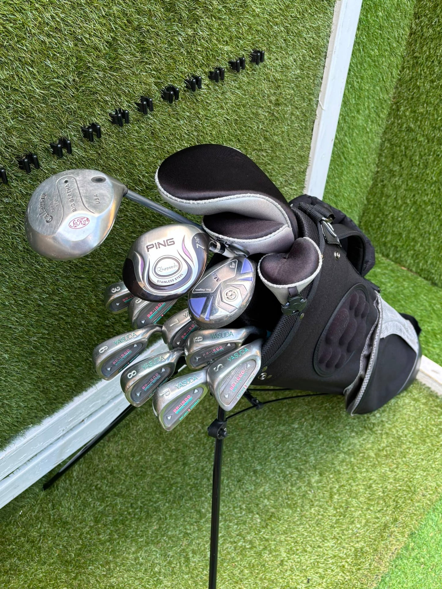 Ladies Yasuda SP-1800 Irons, Callaway Big Bertha Driver, Ping Rhapsody 7 Wood, Ben Sayers Hybrid & Stand Bag