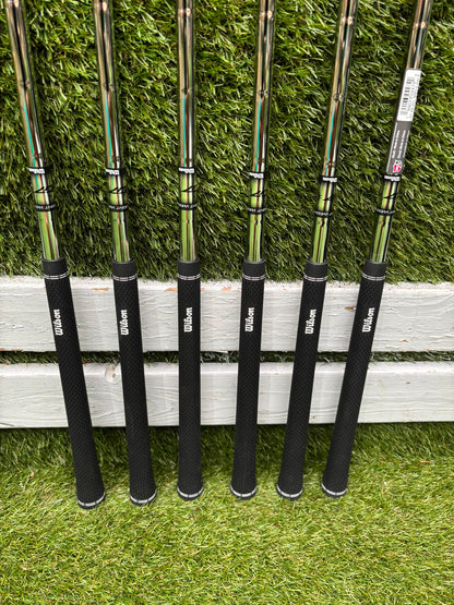 New Wilson Staff D7 Irons, Titleist Driver, Callaway Wood & Hybrid, New Wilson Infinite Putter Titleist Waterproof Cart Bag