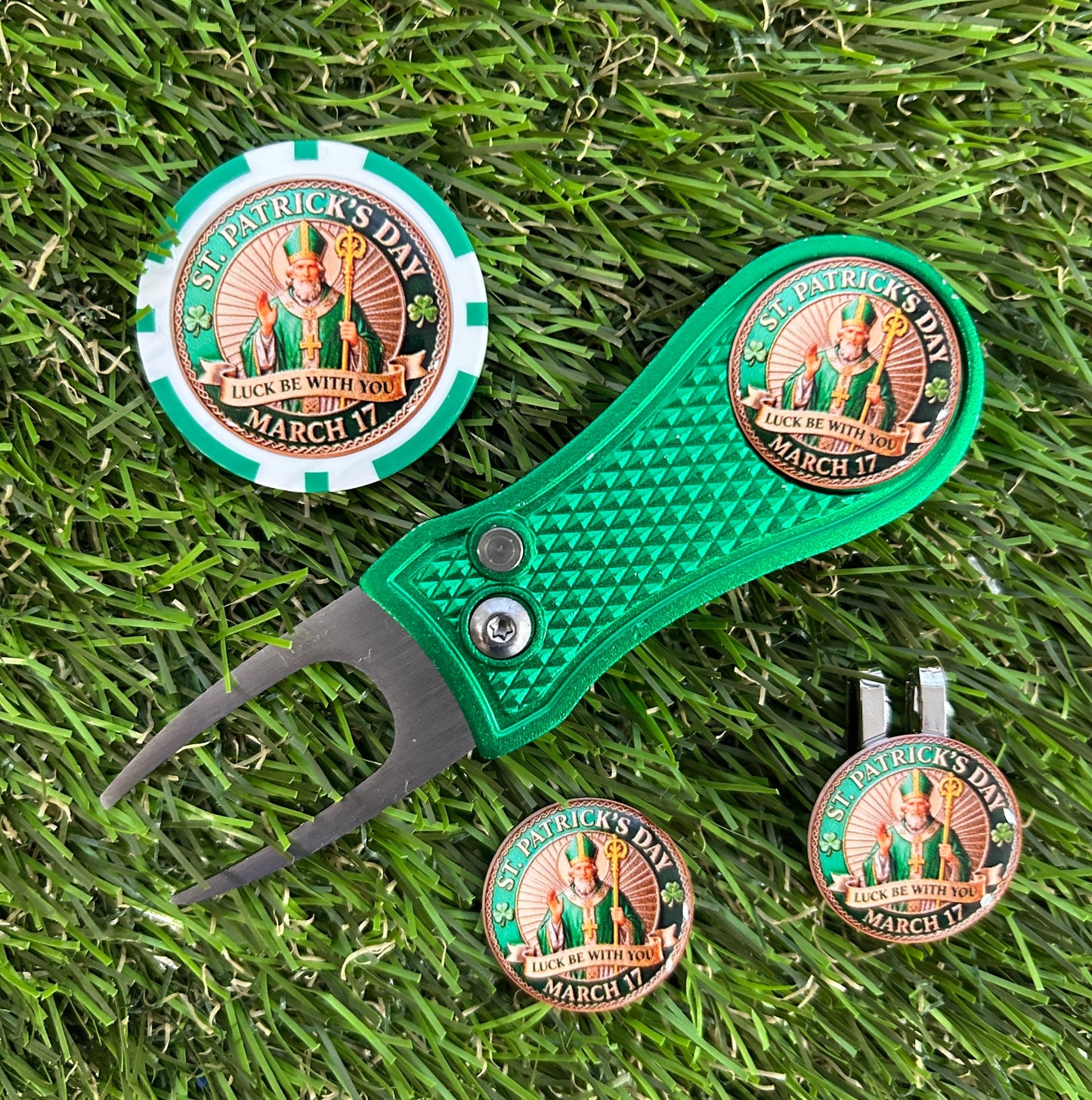St Patrick’s Day Golf ball marker with metal pitchfork and poker chip