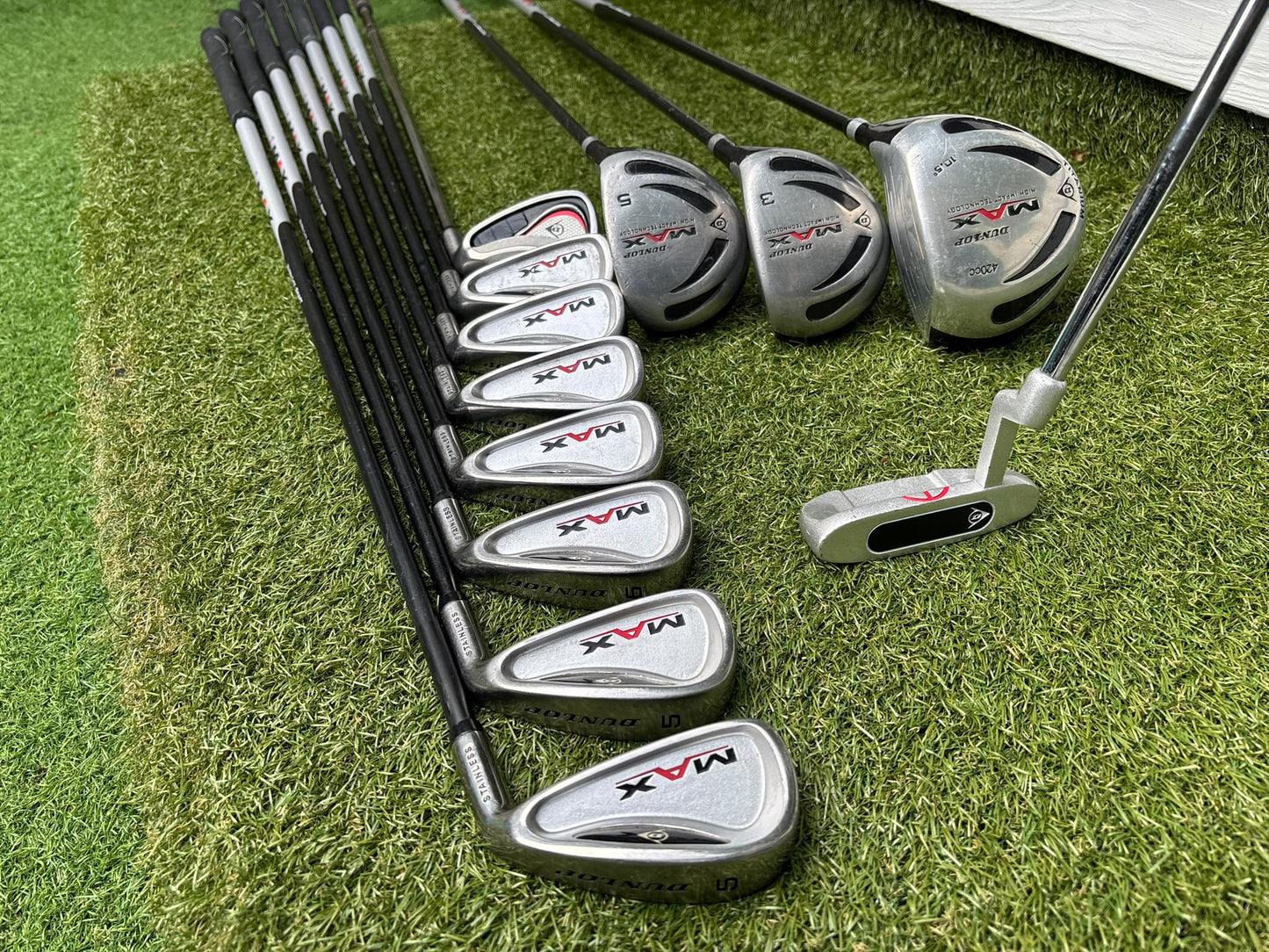 Dunlop MAX Complete Golf Set – 420cc Titanium Driver, Matching Irons & Dunlop Bag