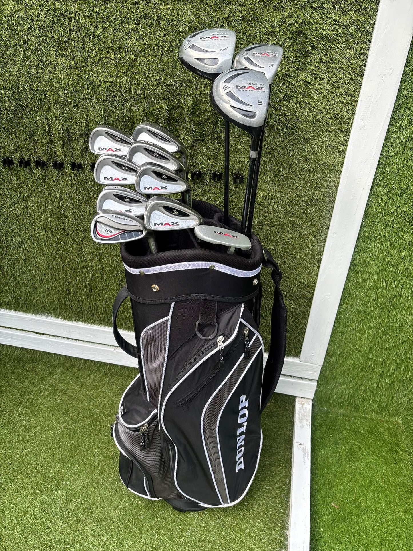 Dunlop MAX Complete Golf Set – 420cc Titanium Driver, Matching Irons & Dunlop Bag
