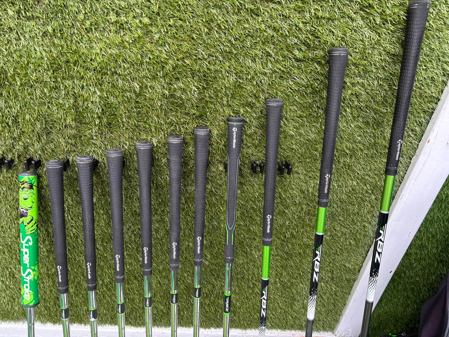 TaylorMade RBZ SpeedLite Complete Golf Set, Matching Woods, Irons & Cart Bag