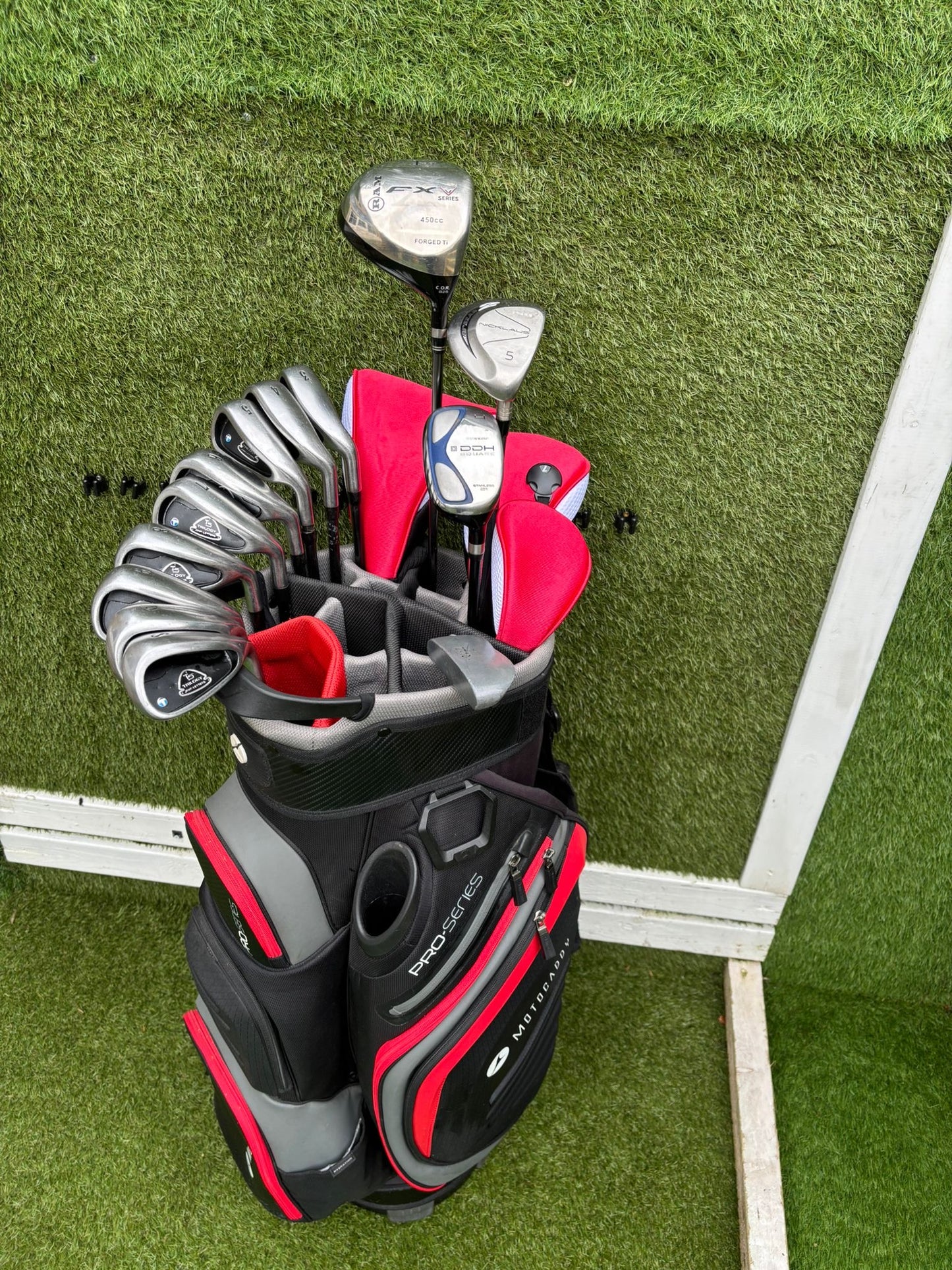 John Letters Trilogy T5 Graphite Iron Set + Woods & Motocaddy Bag