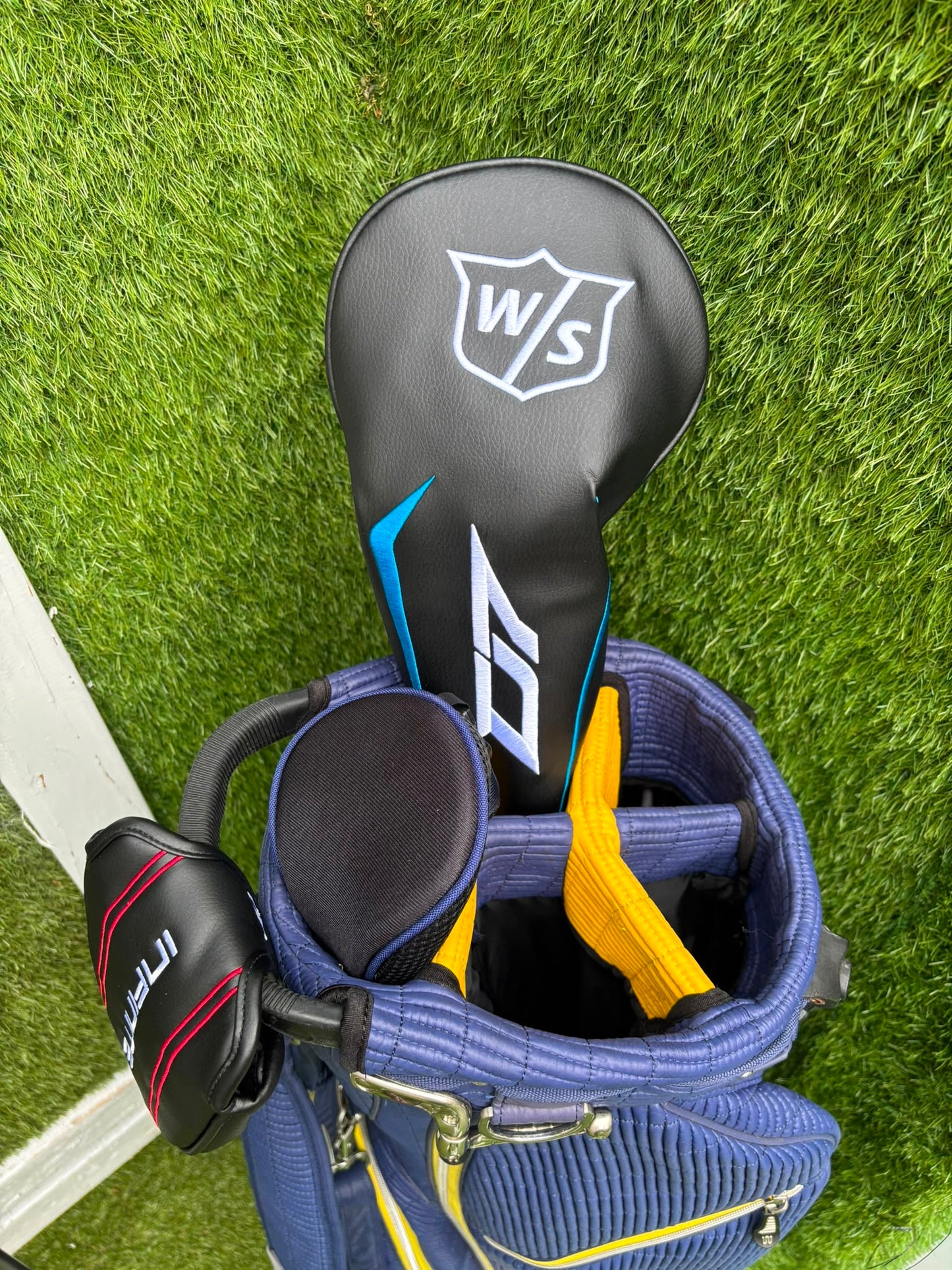 Brand New Wilson Staff D7 XS Golf Set, Brand New Driver & Irons, Brand New Infinite Bucktown Putter, Premium OUUL Stand Bag