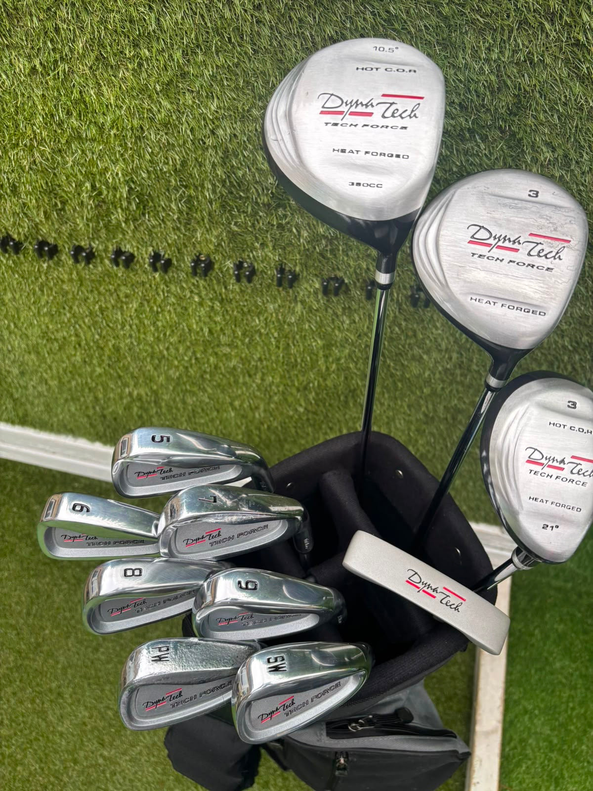 Unused and Boxed Dyna-Tech “Tech Force” Full Golf Set (5–SW) + Driver, 3 Wood, Hybrid + Bag