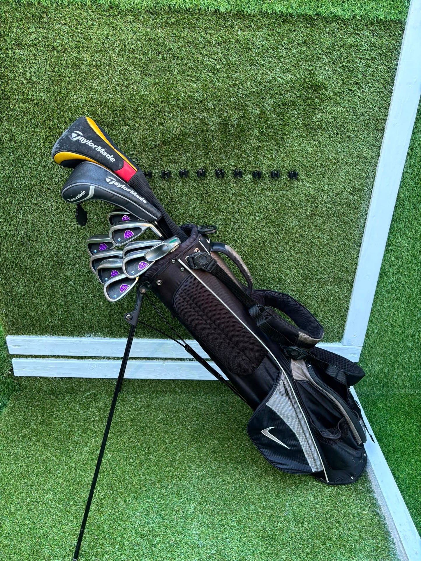 John Letters Graphite Irons, TaylorMade Driver, TaylorMade r7 Wood, EZROLL Putter & Nike Stand Bag