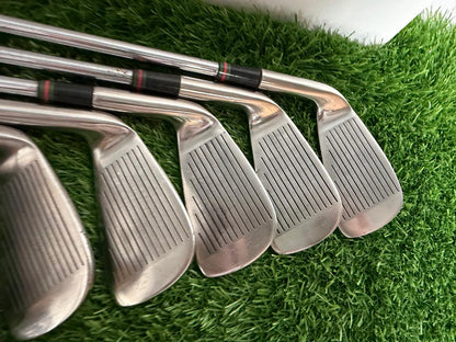 Men’s Right-Handed Petron Golf Set – Ideal for Beginners to Mid Handicap Golfers - everything you need to get out on the course and all in excellent used condition!