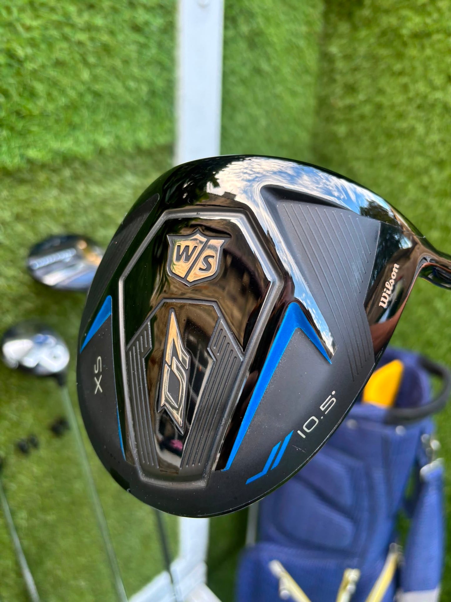Callaway Irons, Wilson D9 Driver, Callaway Paradym X 3 Wood, Callaway X Hybrid, Wilson Infinite Putter & OUUL Premium Stand Bag