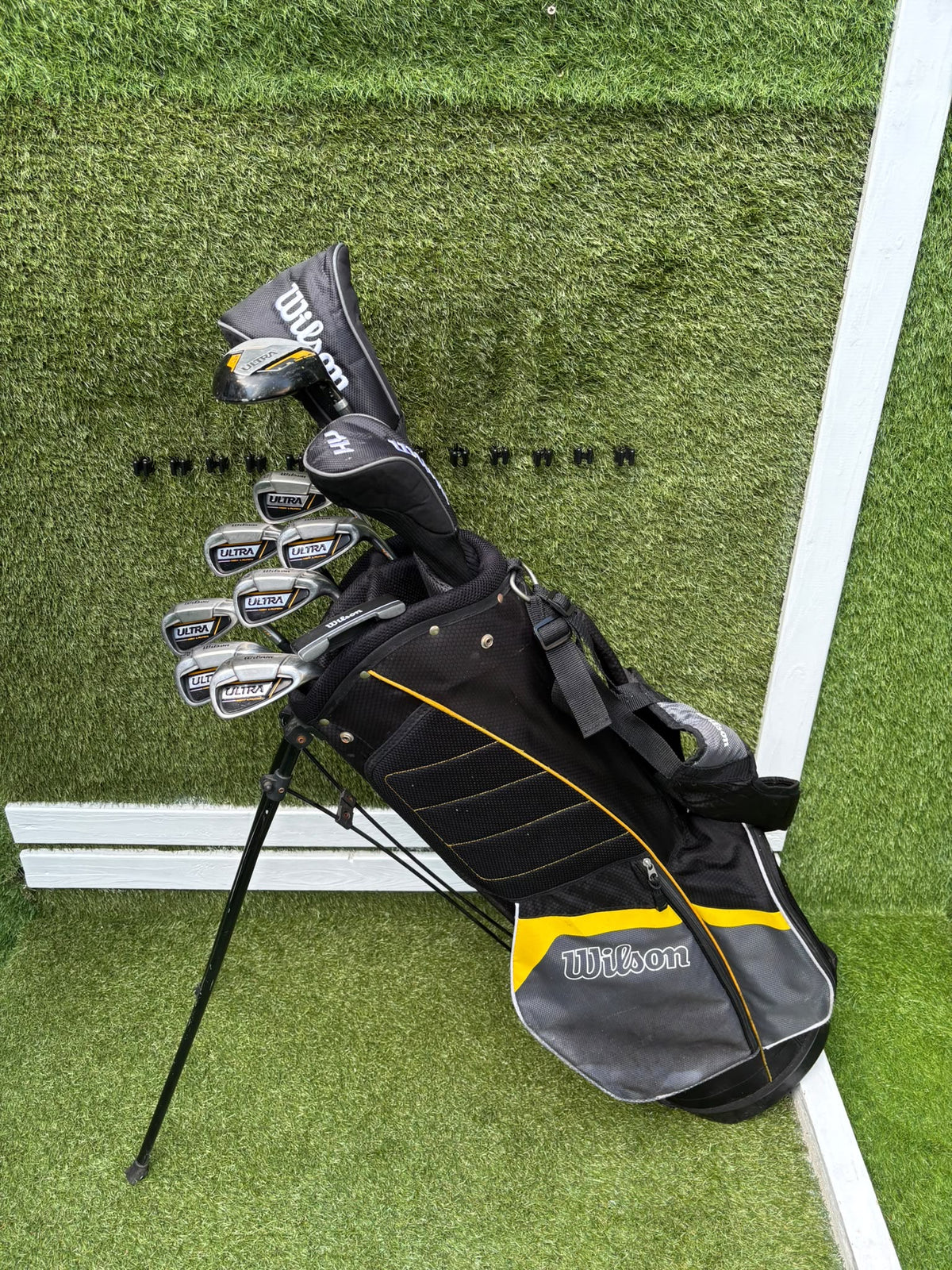 Wilson Ultra High Launch Complete Golf Set – 5–SW Irons, Matching Woods, Putter & Wilson Stand Bag