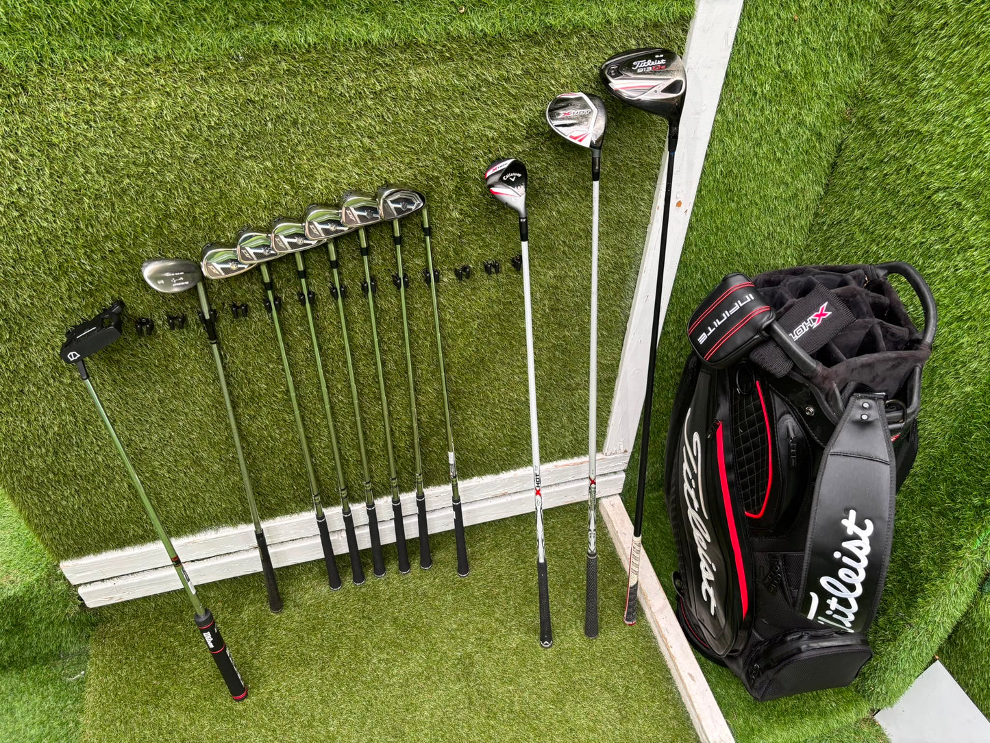 New Wilson Staff D7 Irons, Titleist Driver, Callaway Wood & Hybrid, New Wilson Infinite Putter Titleist Waterproof Cart Bag