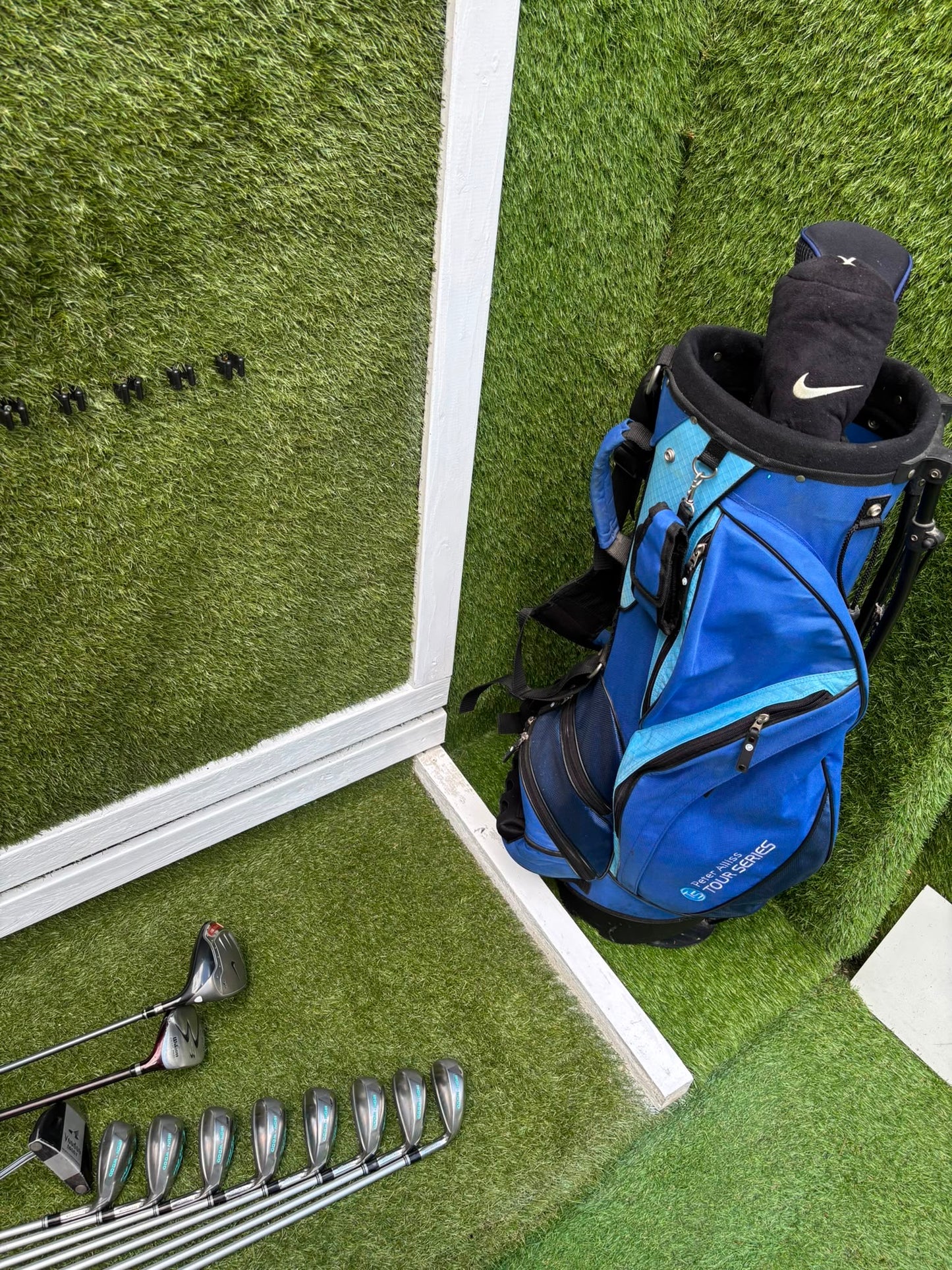 Slazenger Iron-Woods, Nike Driver, Wilson Fairway Wood, Voodoo Daddy Putter & Stand Bag