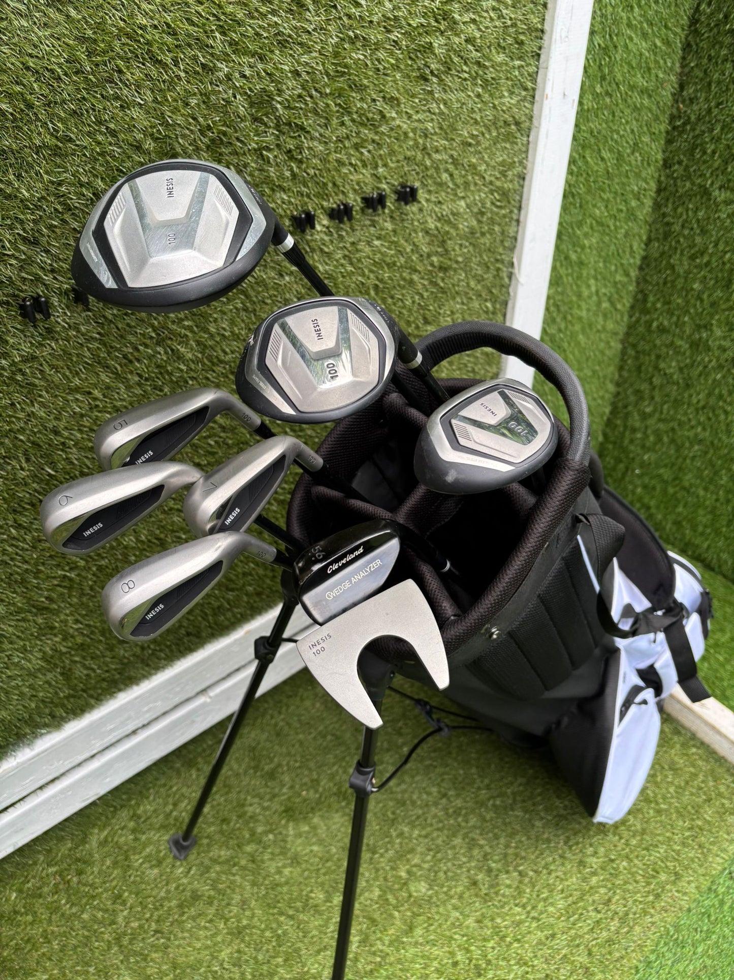 Inesis 100 Golf Set with Matching Woods, Cleveland 56° Wedge & Inesis Light Stand Bag