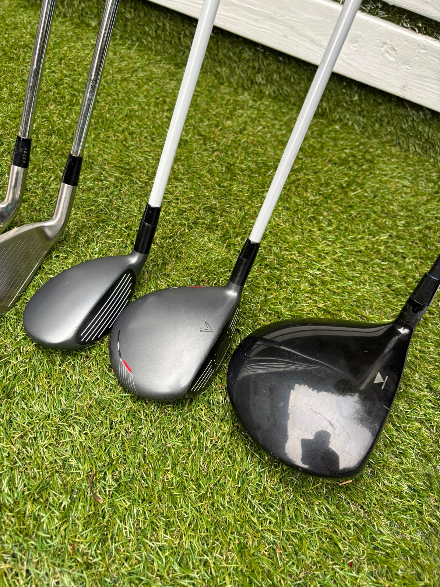 Mizuno Widec II Irons, Titleist 913 Driver, Callaway X Hot Woods, Wilson Infinite Putter & Titleist StaDry Cart Bag