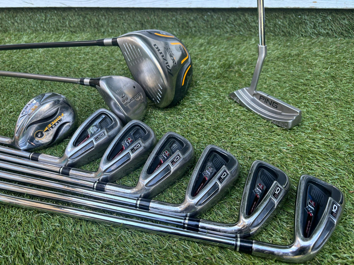Wilson Staff Di11 Golf Set with Mizuno MX-700 Driver, Ping DSE Pengyo Putter & Cobra Stand Bag