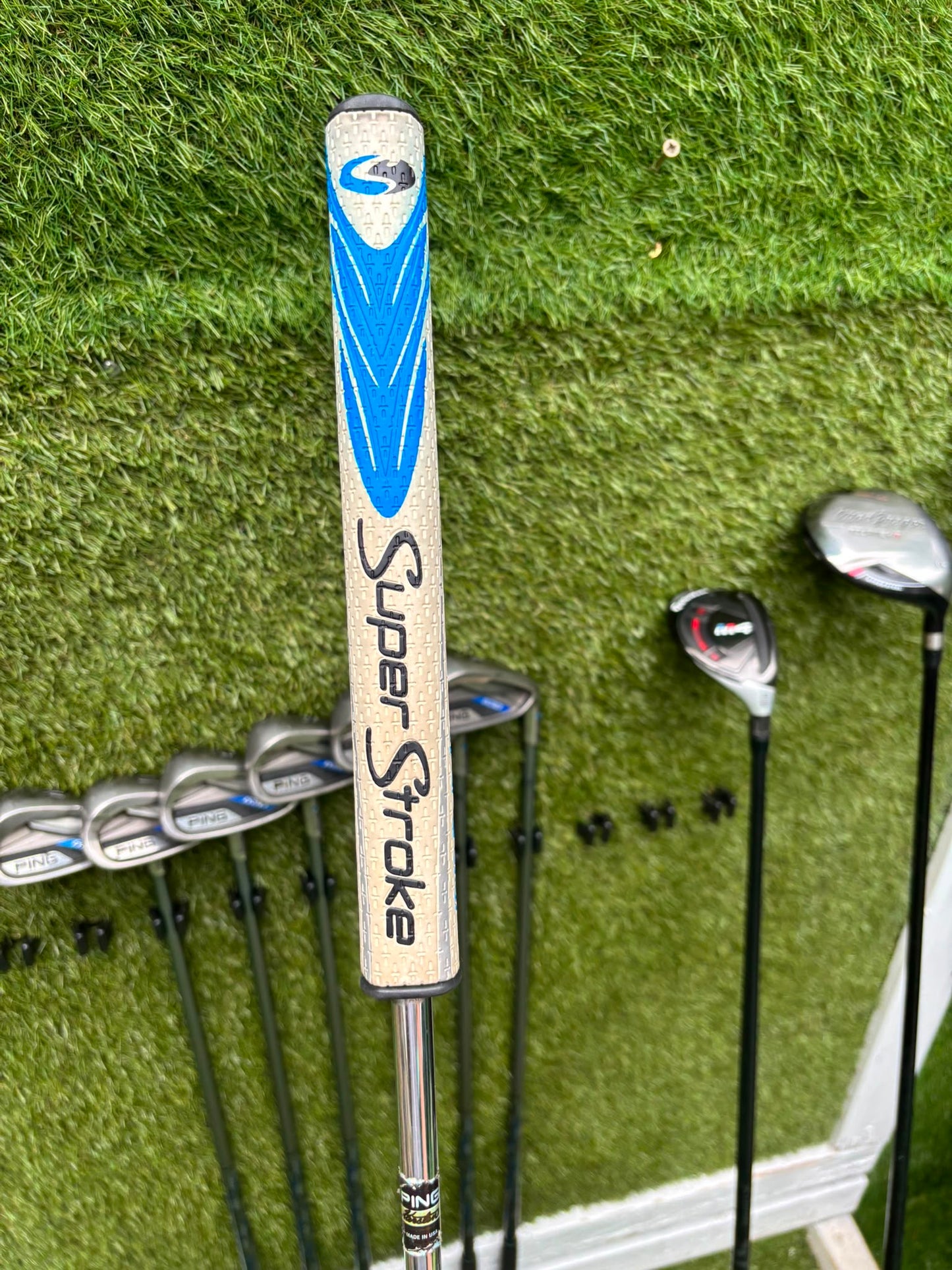 Ping G30 Graphite Irons 6-U, TaylorMade M4 Rescue, Nike SQ Driver & Callaway Stand Bag Stunning Set