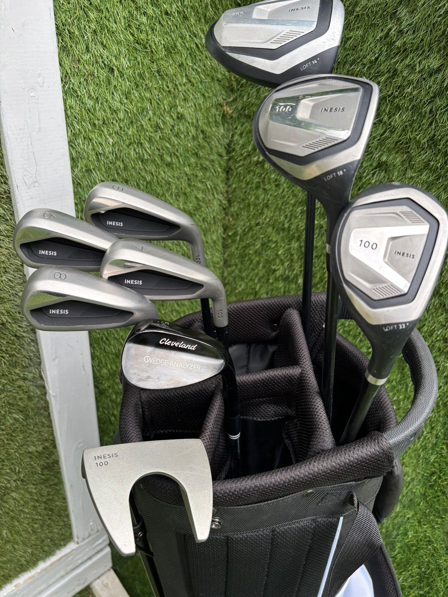 Inesis 100 Golf Set with Matching Woods, Cleveland 56° Wedge & Inesis Light Stand Bag