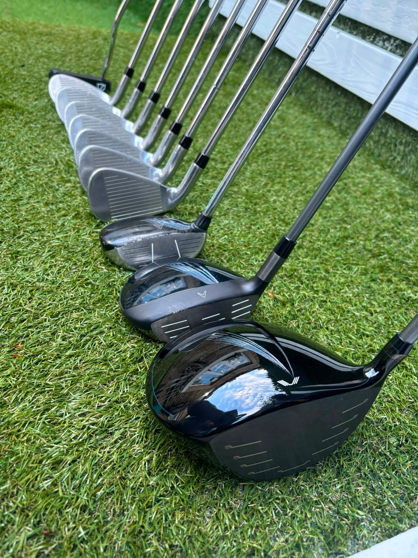 Callaway Irons, Wilson D9 Driver, Callaway Paradym X 3 Wood, Callaway X Hybrid, Wilson Infinite Putter & OUUL Premium Stand Bag