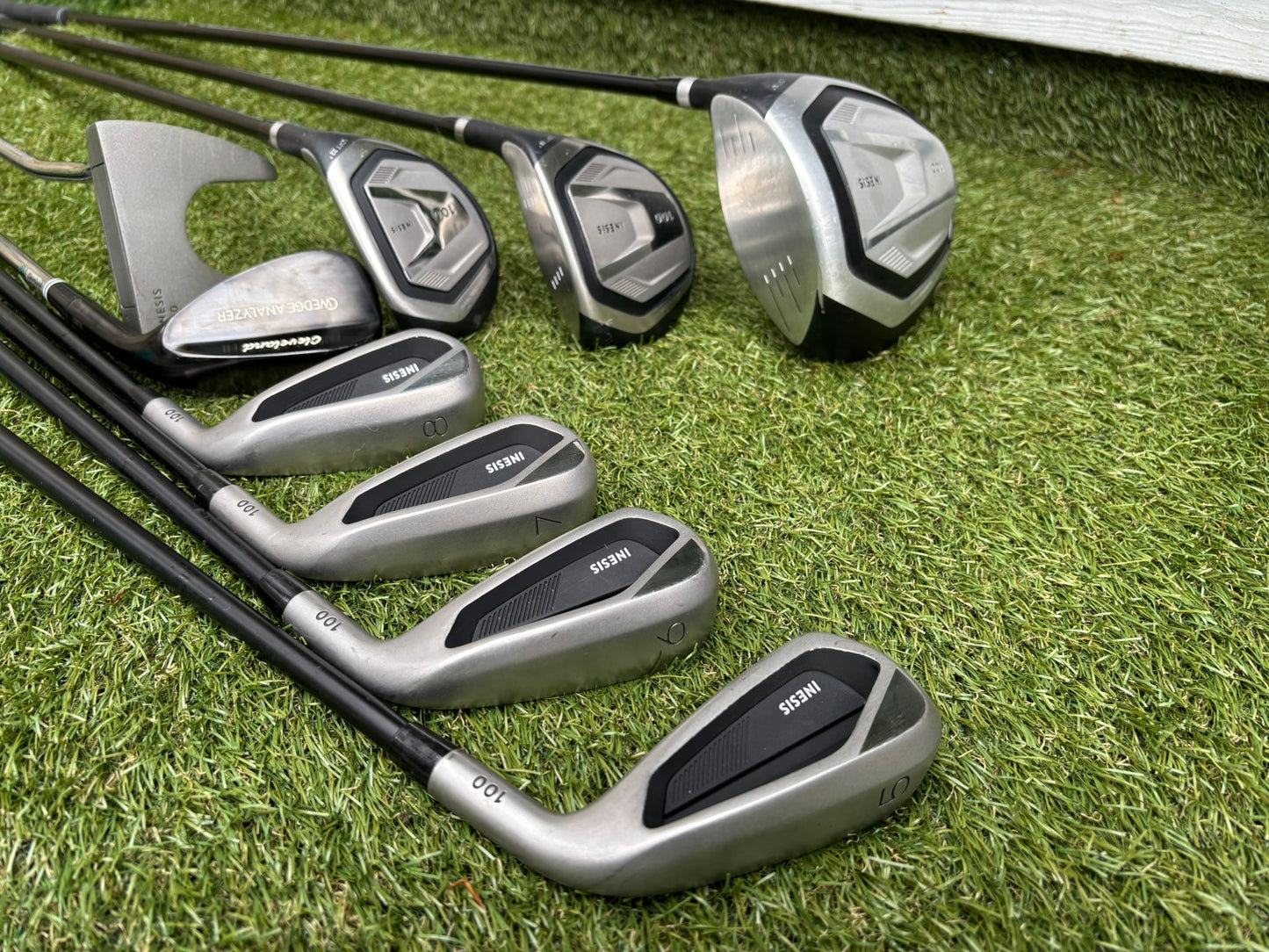 Inesis 100 Golf Set with Matching Woods, Cleveland 56° Wedge & Inesis Light Stand Bag