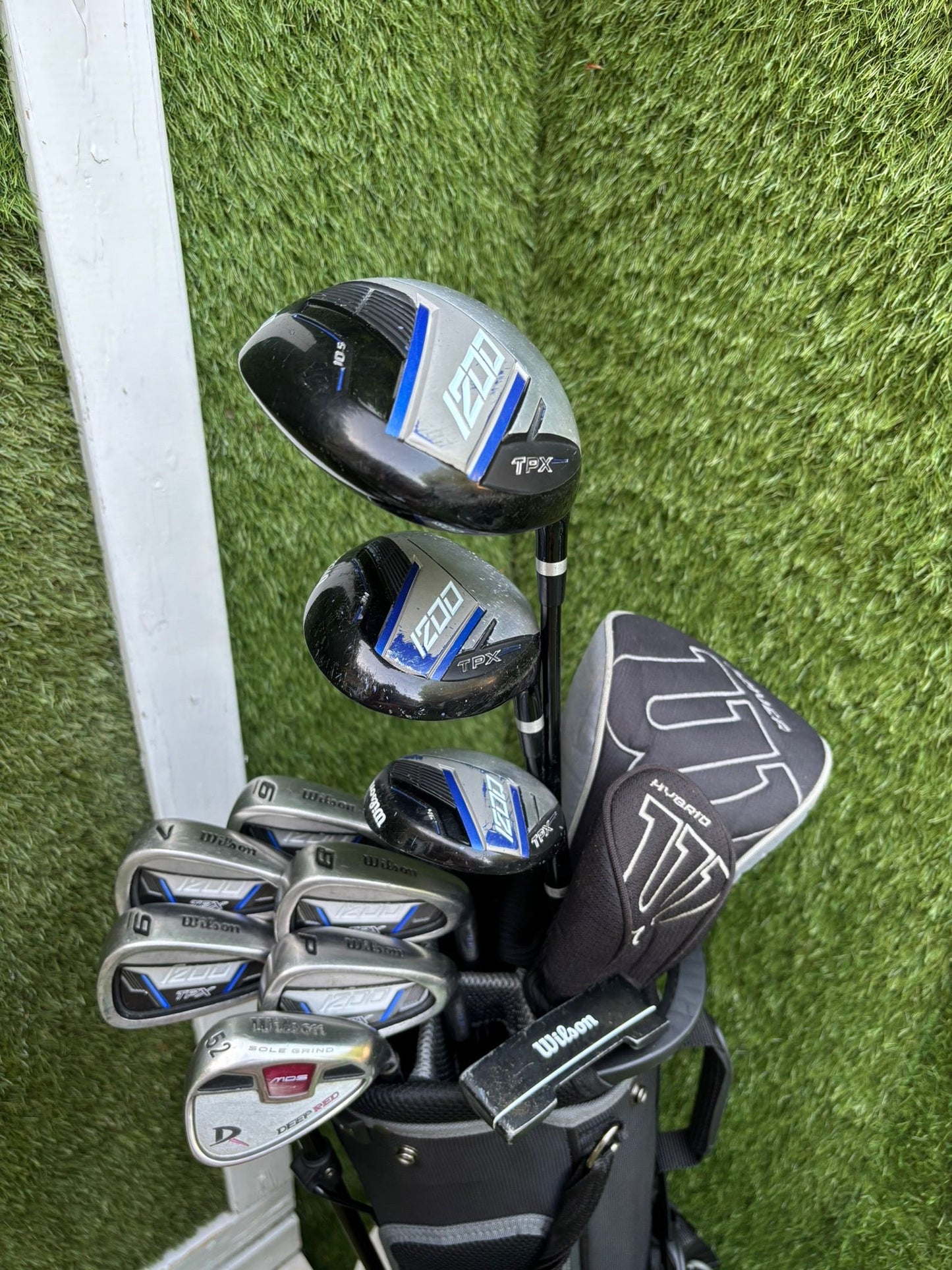Wilson 1200 TPX Golf Set with Hybrid, Deep Red Wedge & Brand New Stand Bag - Free Delivery