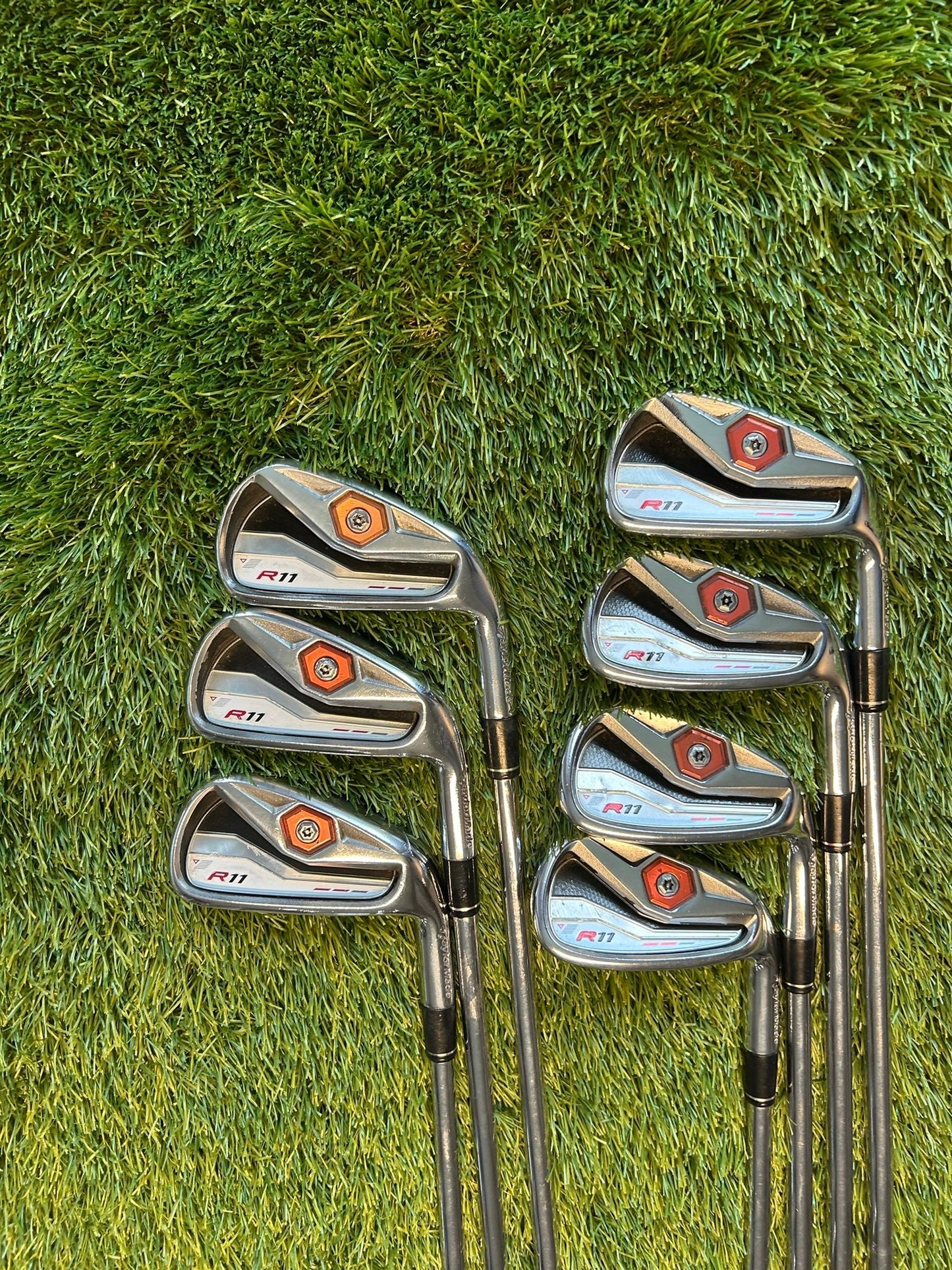 Taylormade R11 Iron set 4-PW Steel Stiff Shaft Golf Pride Grips - RH