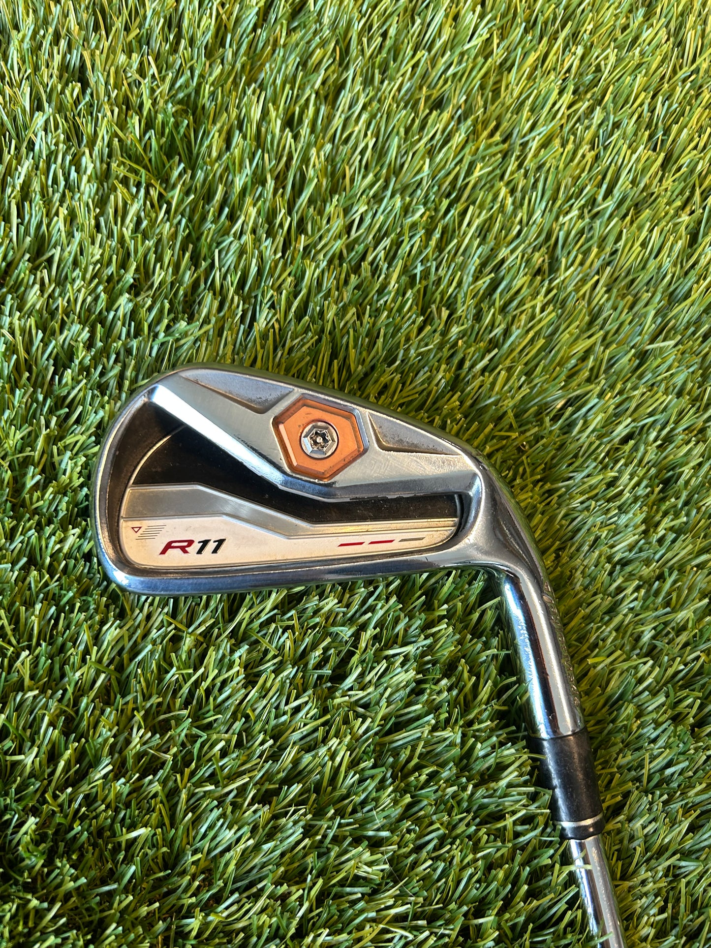 Taylormade R11 Iron set 4-PW Steel Stiff Shaft Golf Pride Standard Grip - RH