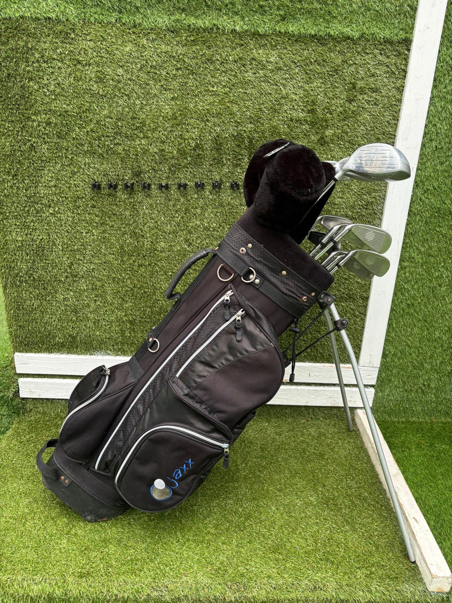 Dunlop MAX Golf Set with Matching Woods, 64° Wedge & Jaxx Stand Bag