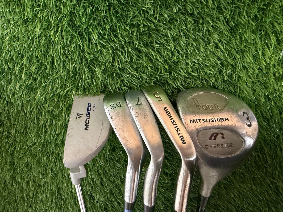 Junior Left Handed Golf Clubs and Bag Set. All in good used condition, 7 iron measures 32 inches so suitable for 9-12 year olds.
