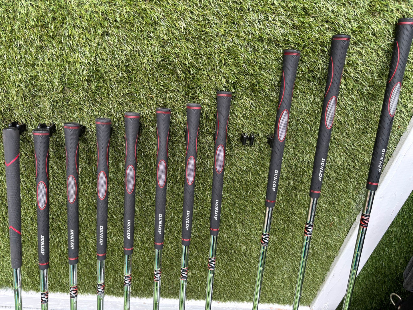 Dunlop MAX Golf Set with Matching Woods, 64° Wedge & Jaxx Stand Bag