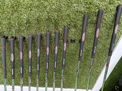 Dunlop MAX Golf Set with Matching Woods, 64° Wedge & Jaxx Stand Bag