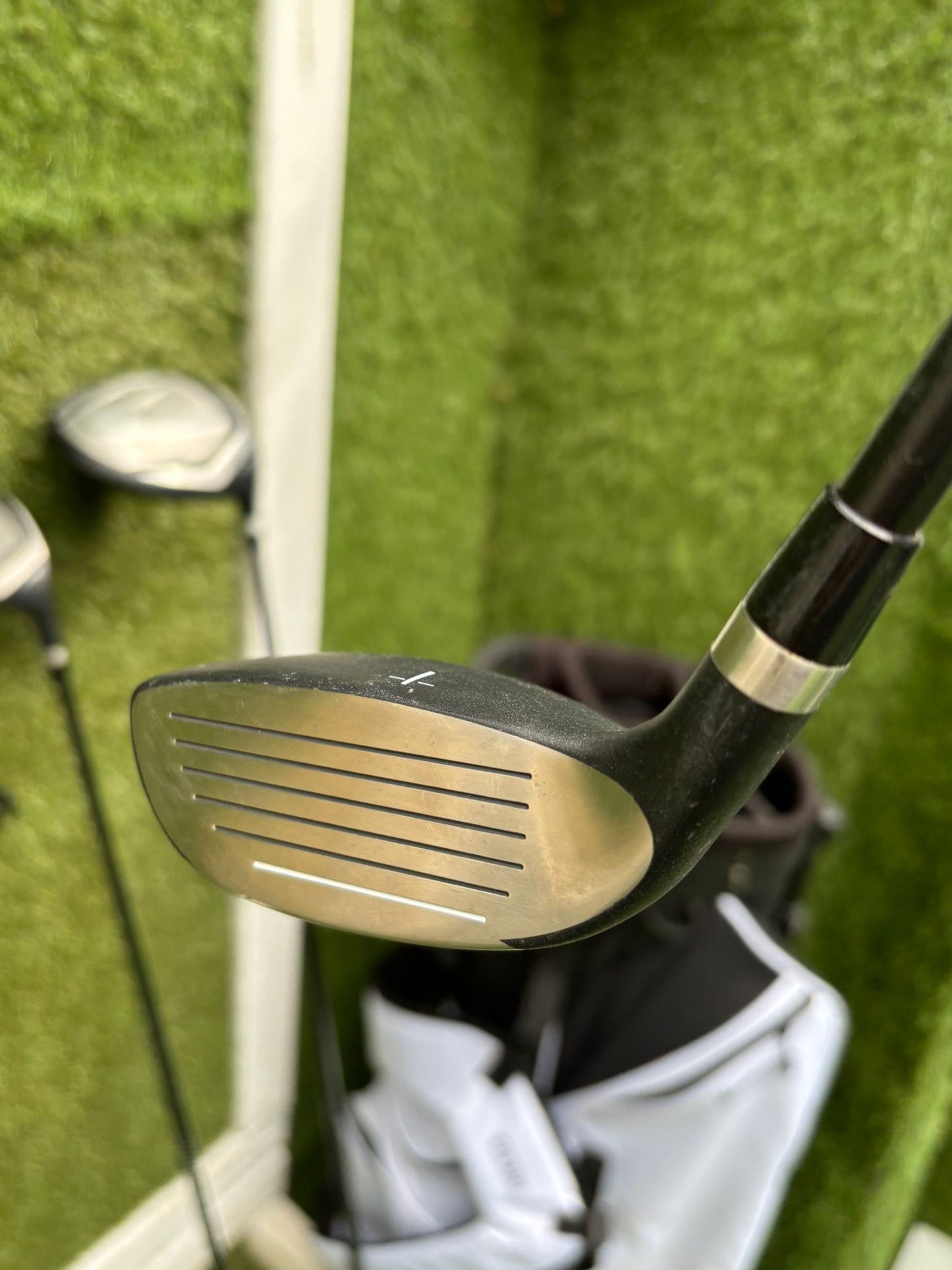 Inesis 100 Golf Set with Matching Woods, Cleveland 56° Wedge & Inesis Light Stand Bag