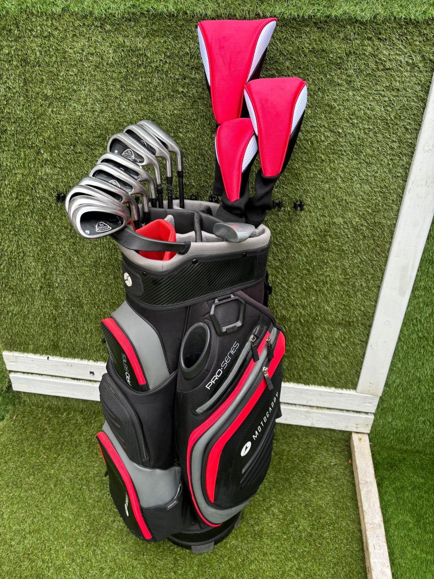 John Letters Trilogy T5 Graphite Iron Set + Woods & Motocaddy Bag