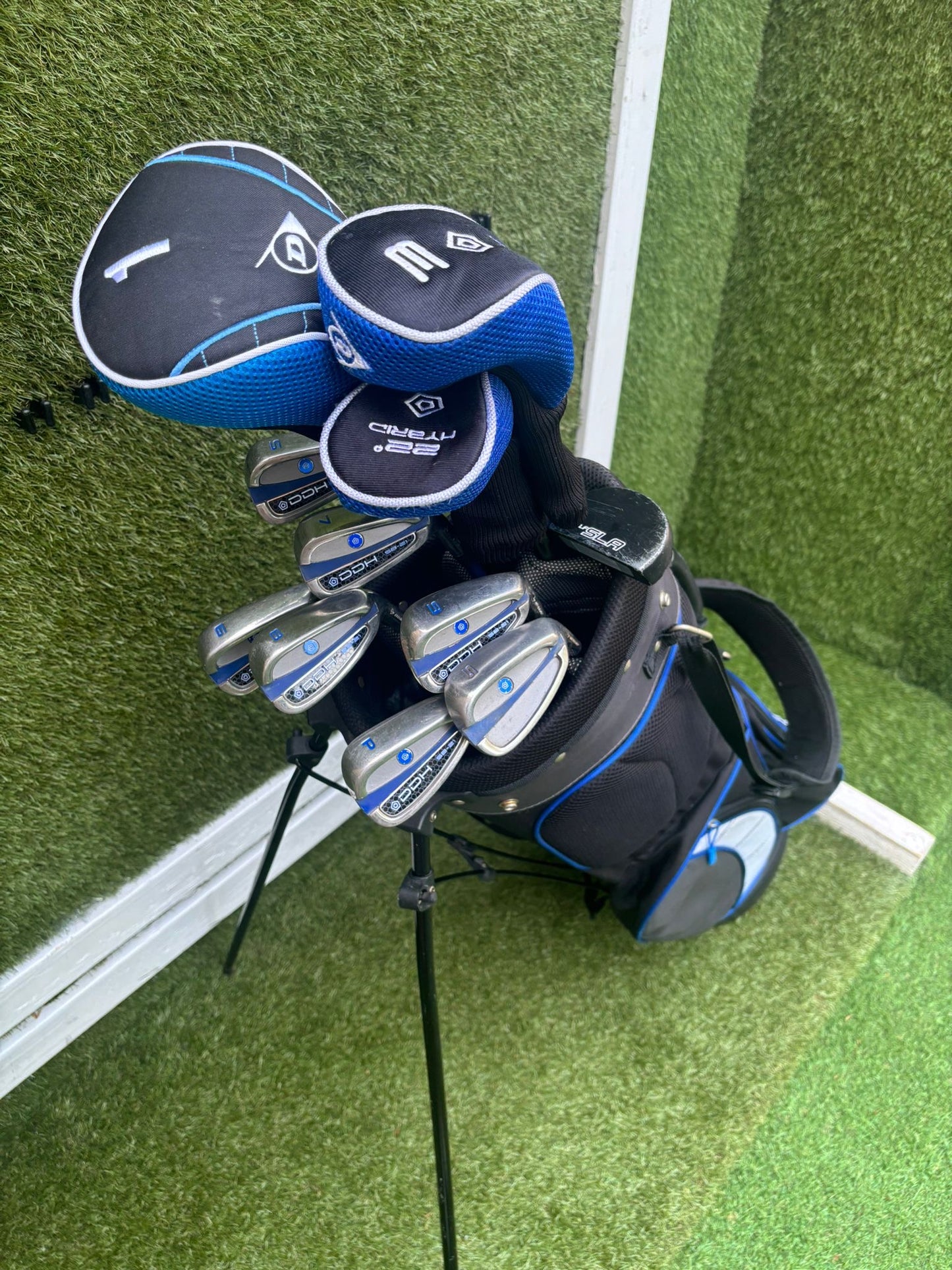 Dunlop DDH SB-21 Golf Set with Benross Hybrid & Stand Bag - Free DPD Delivery