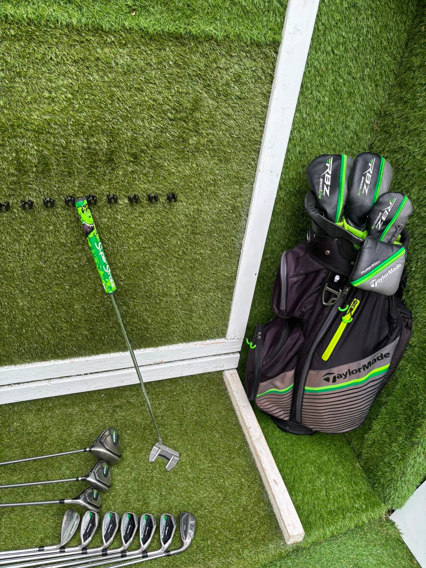 TaylorMade RBZ SpeedLite Complete Golf Set, Matching Woods, Irons & Cart Bag