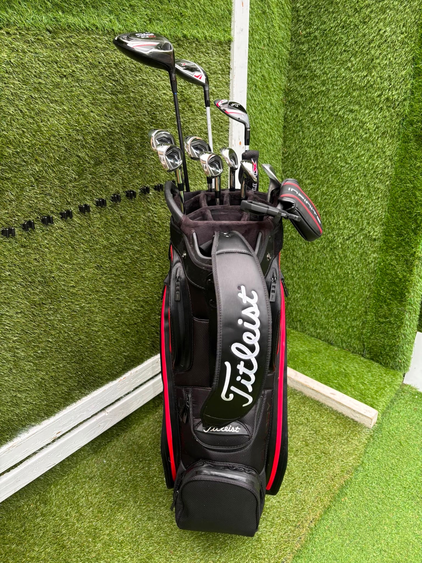 New Wilson Staff D7 Irons, Titleist Driver, Callaway Wood & Hybrid, New Wilson Infinite Putter Titleist Waterproof Cart Bag