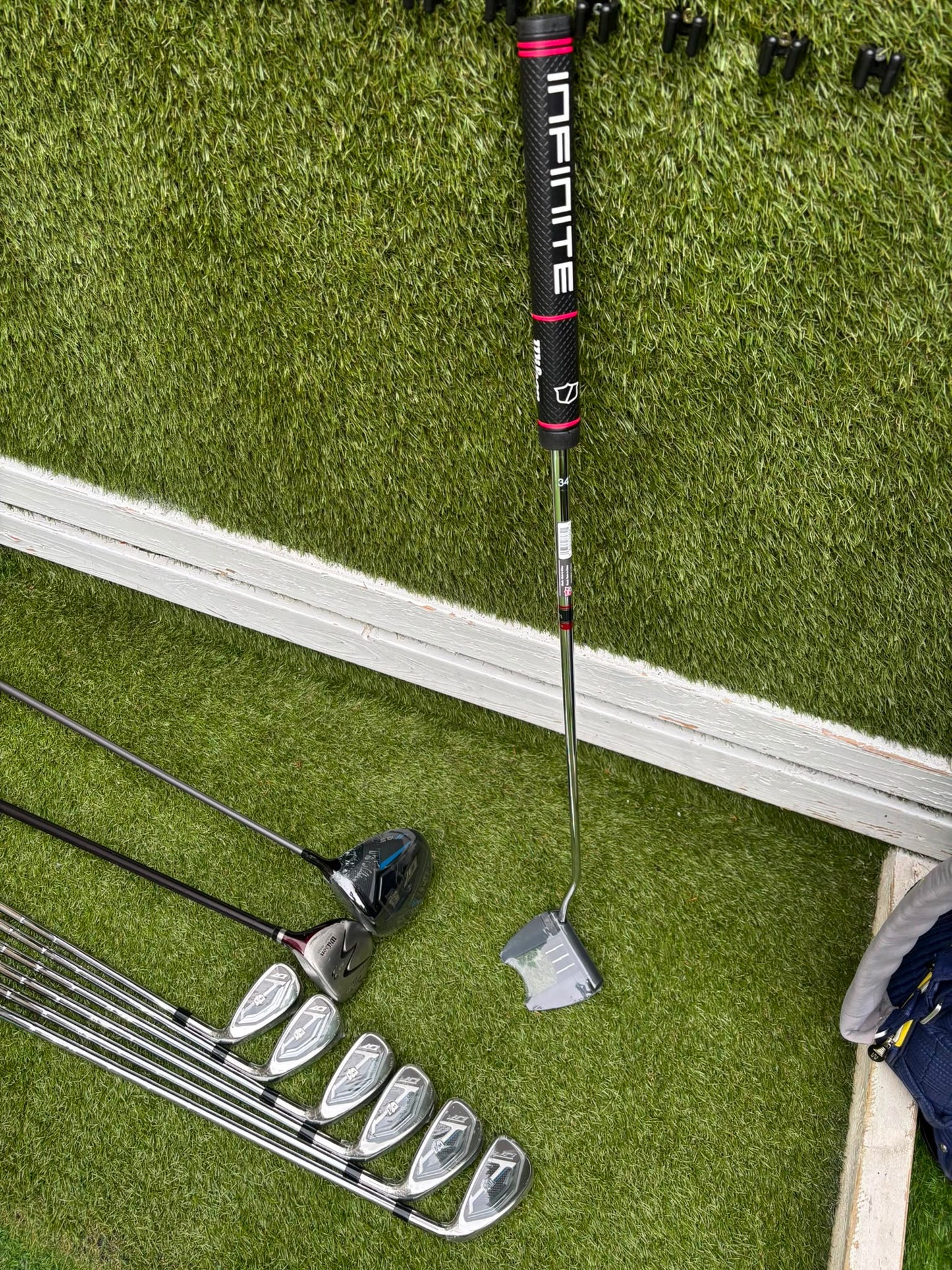 Brand New Wilson Staff D7 XS Golf Set, Brand New Driver & Irons, Brand New Infinite Bucktown Putter, Premium OUUL Stand Bag