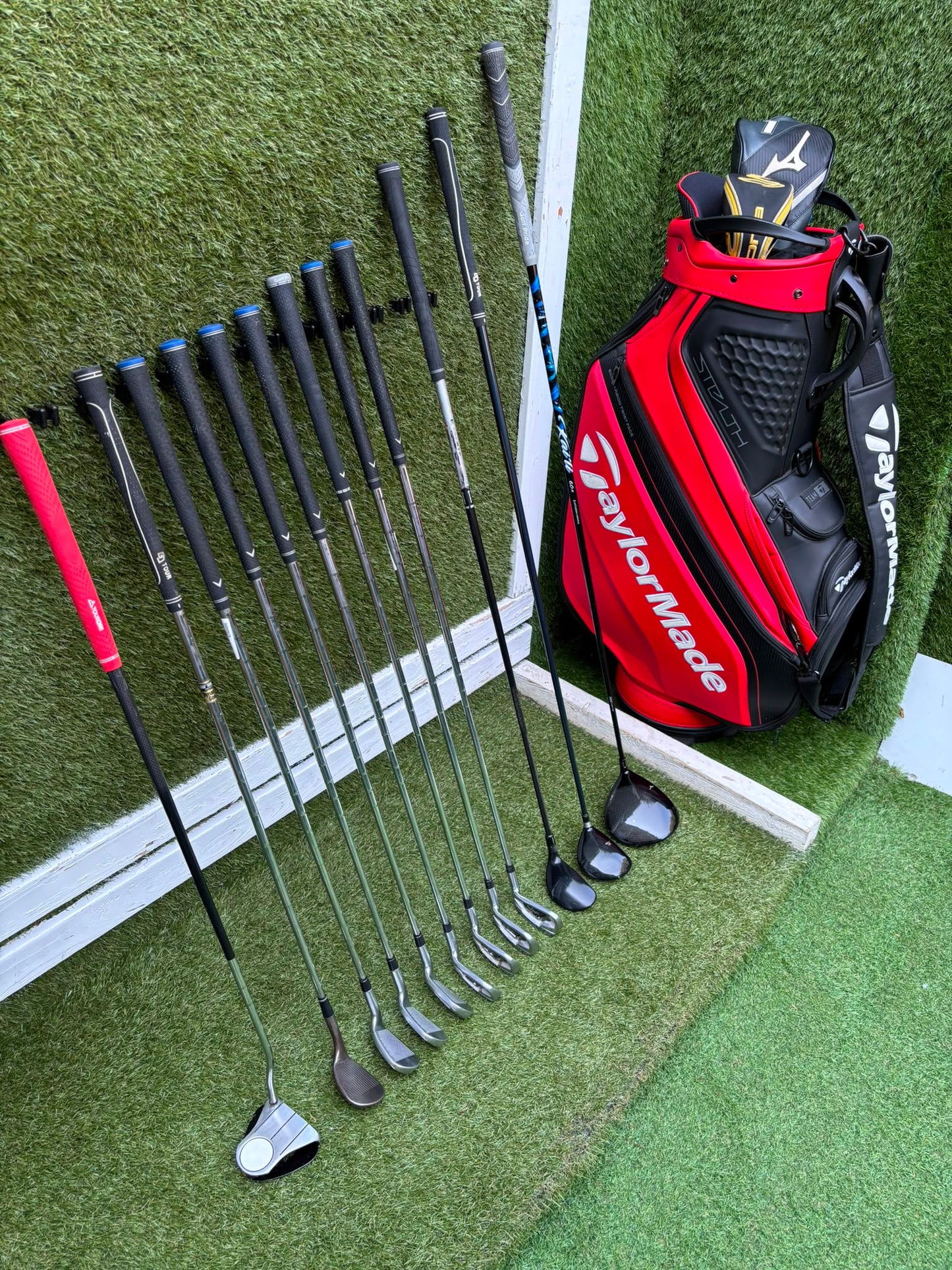 Callaway Apex DCB Irons, Mizuno Driver, Odyssey Lab Putter & TaylorMade Team Tour Cart Bag