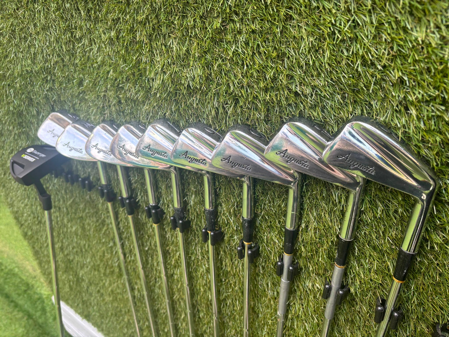 Wilson 3–SW Irons, TaylorMade Driver, Cleveland Fairway, Slazenger Putter & Titleist Cart Bag