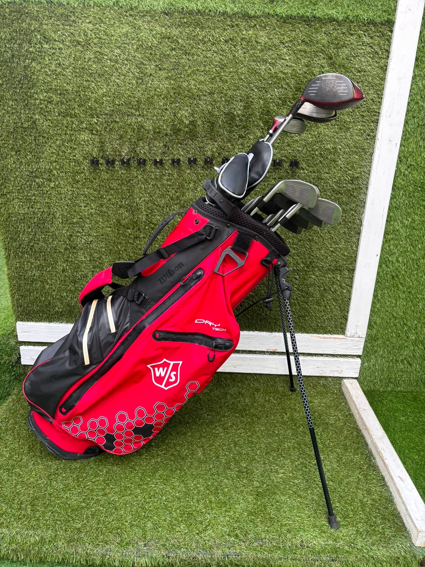 Wilson ProStaff Oversize Irons, Wilson Staff D300 Driver, Wilson Deep Red Woods & Wilson Stand Bag