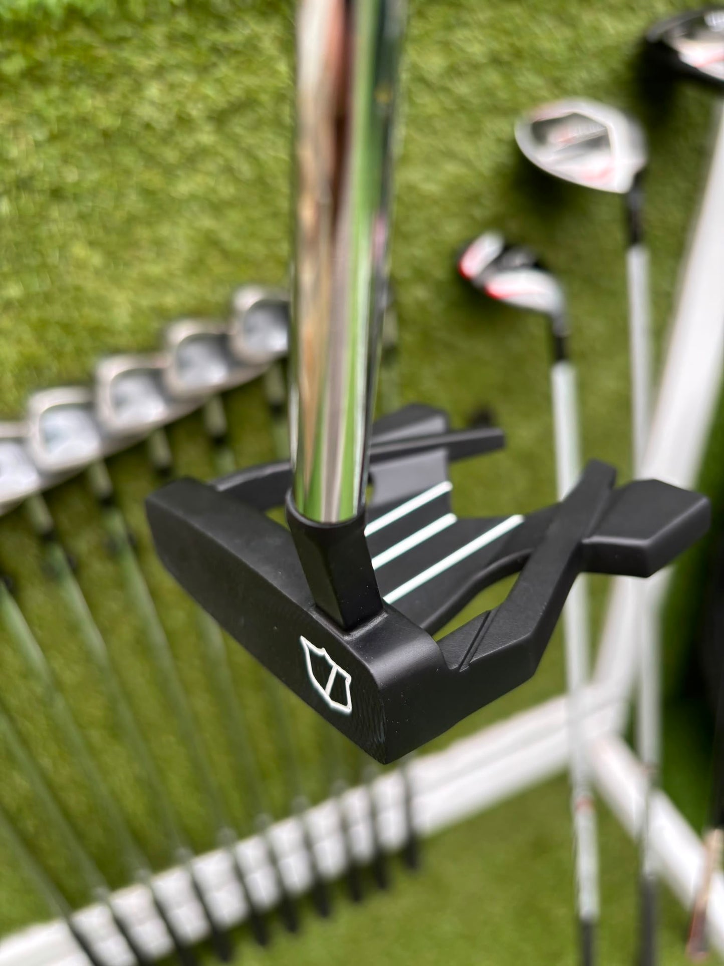 Mizuno Widec II Irons, Titleist 913 Driver, Callaway X Hot Woods, Wilson Infinite Putter & Titleist StaDry Cart Bag