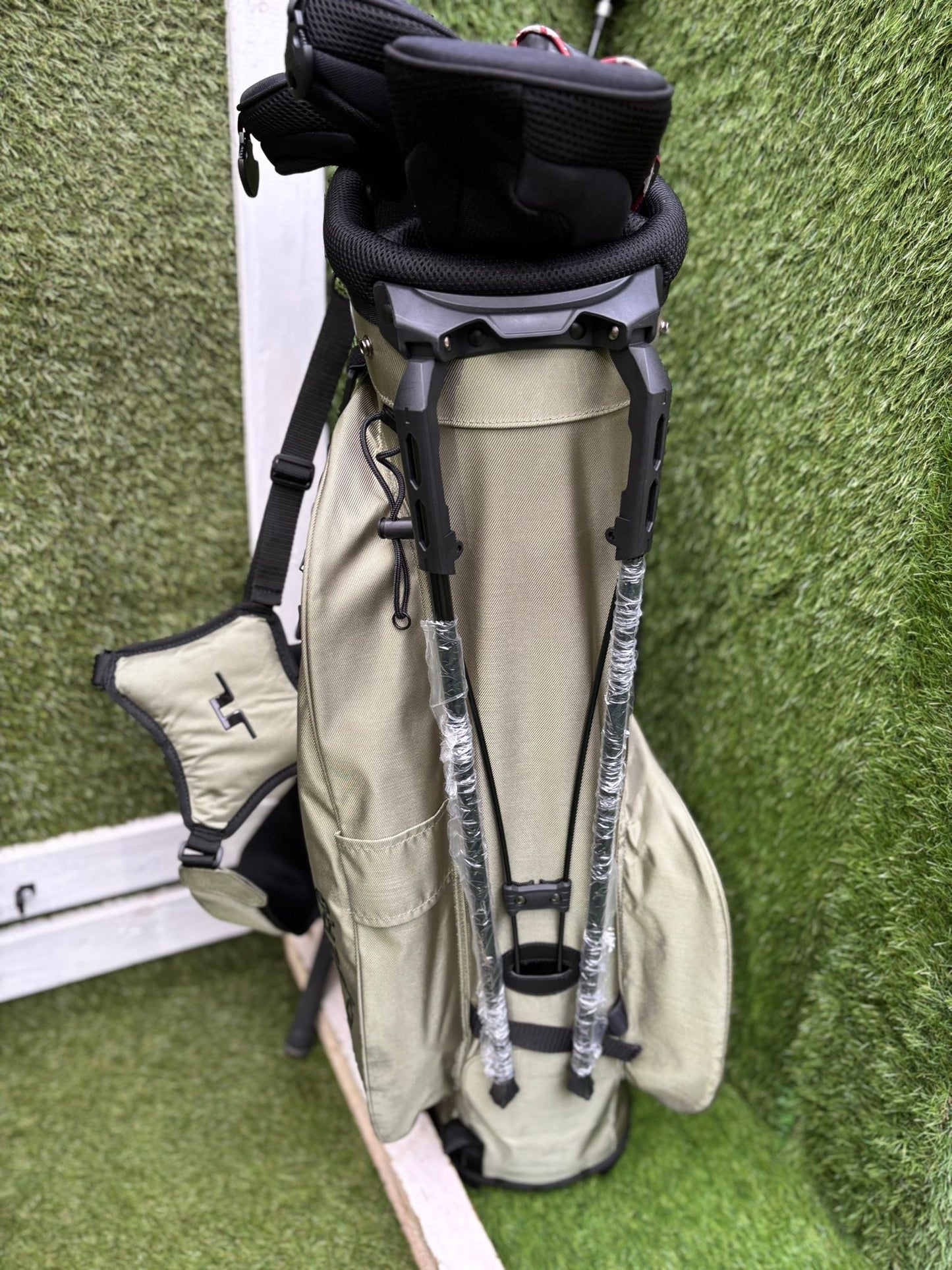 Ping i25 Irons, EVNROLL ER5 Putter, Mizuno S18 56°, Mizuno Zoid Hybrid, Mixed Woods & J.Lindeberg Stand Bag – 11 Clubs
