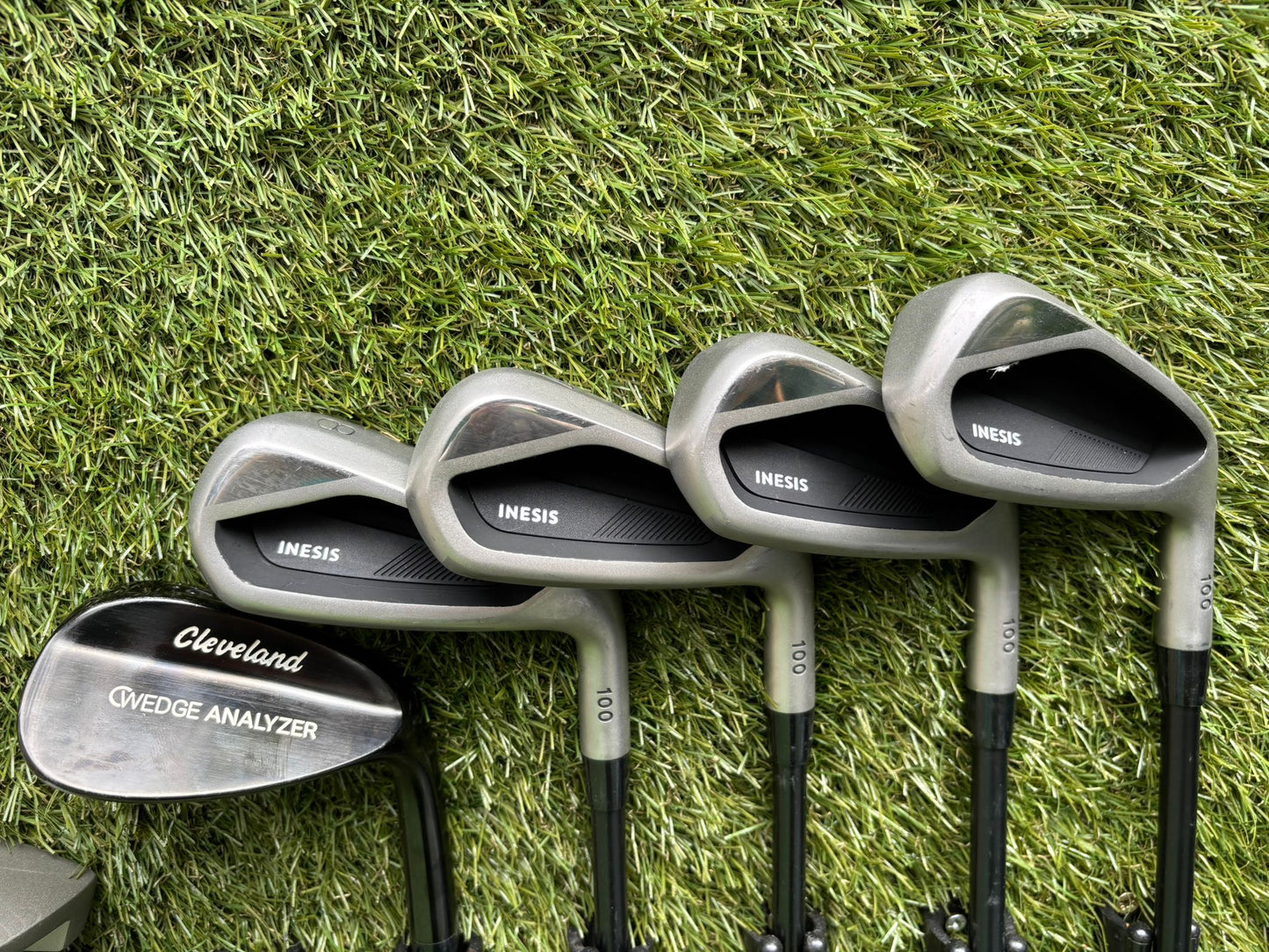 Inesis 100 Golf Set with Matching Woods, Cleveland 56° Wedge & Inesis Light Stand Bag