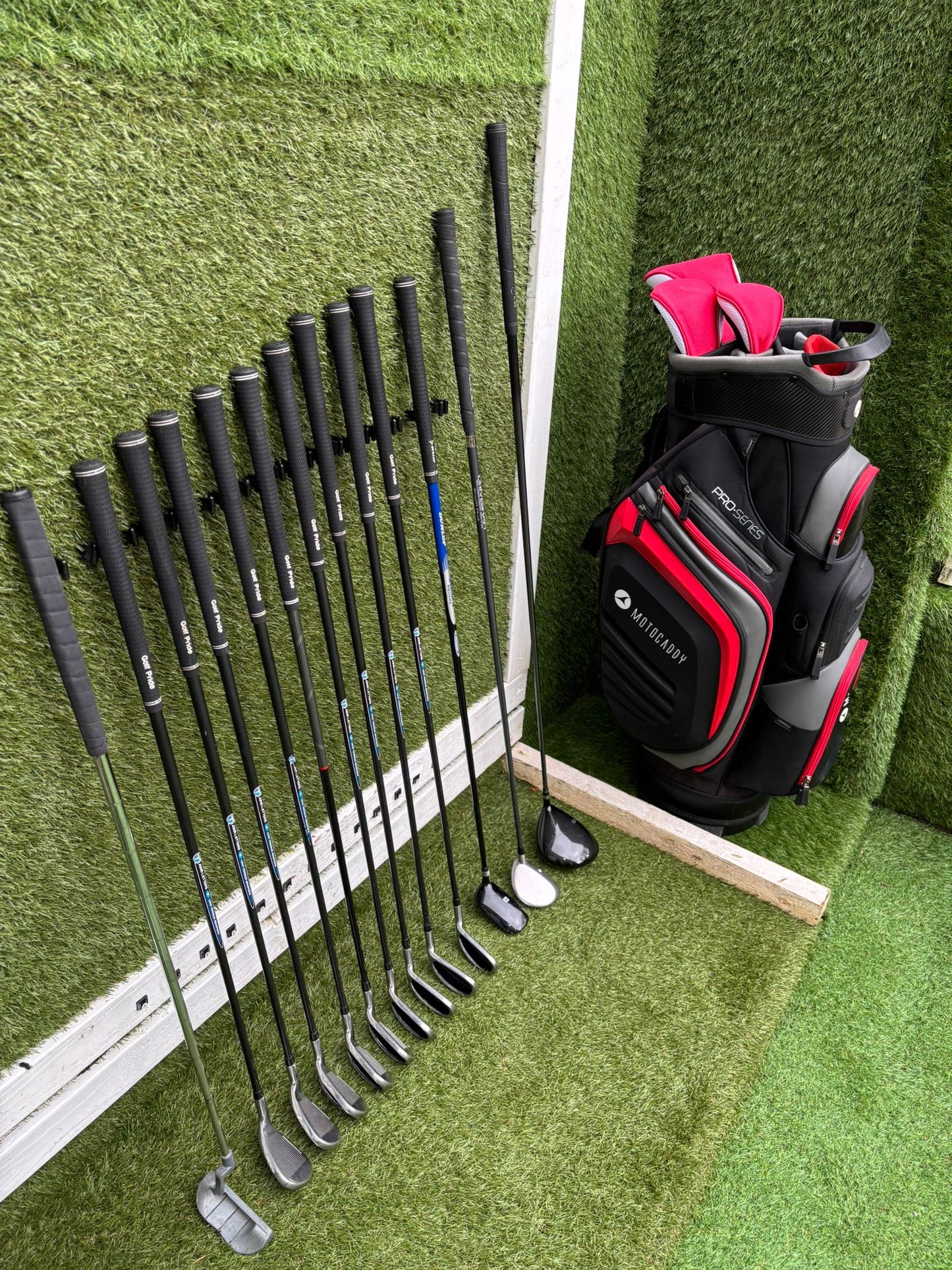 John Letters Trilogy T5 Graphite Iron Set + Woods & Motocaddy Bag