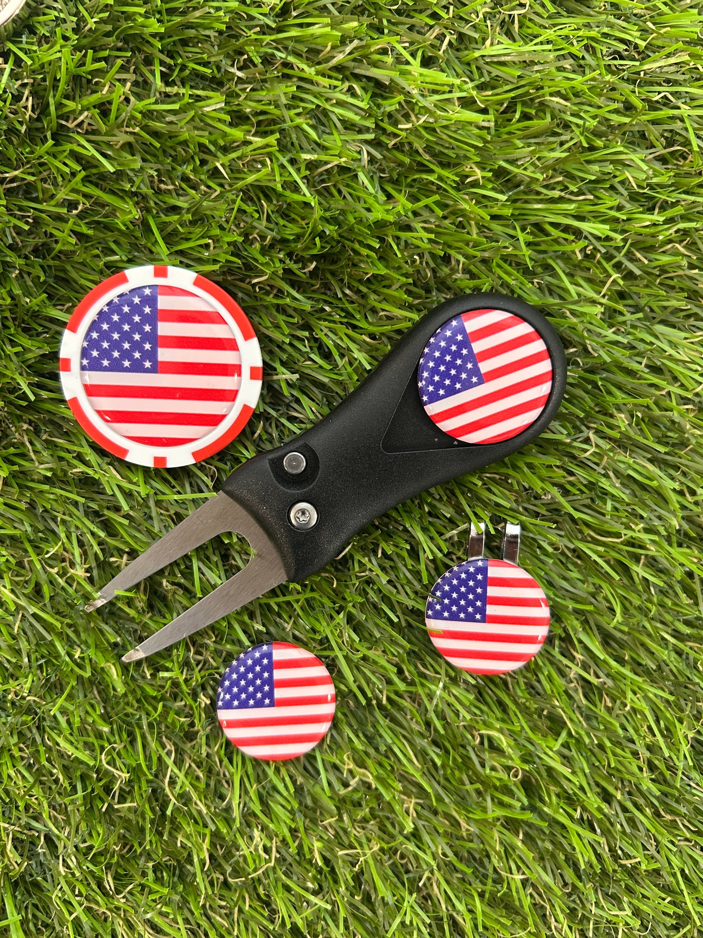 Flags of the World Plastic Pitchfork 3 Flag markers and poker chip